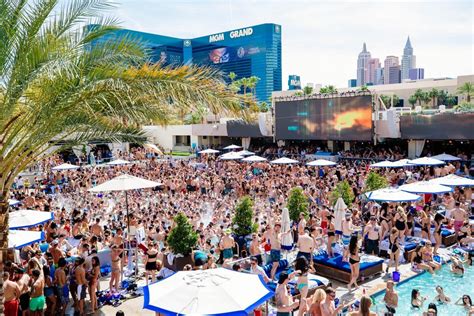 wet republic pool party.